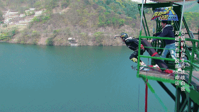 一景区游客蹦极坠崖!看完还敢玩吗?