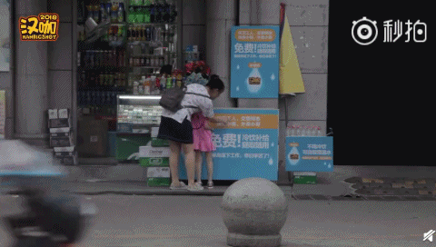 父母是孩子最好的老师 襄阳的街头 路过爱心冰箱的小哥,有这样特别的