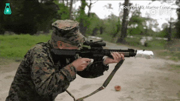 射击中出现卡弹怎么办?突击步枪如何清理枪管堵塞