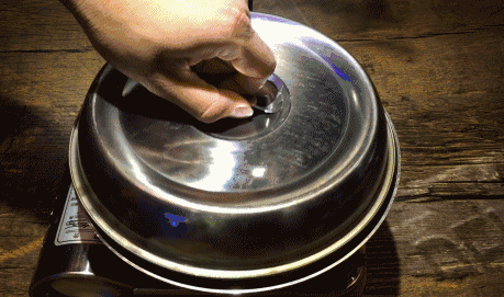 热气腾腾黑豆腐新鲜出炉 益阳松花蛋