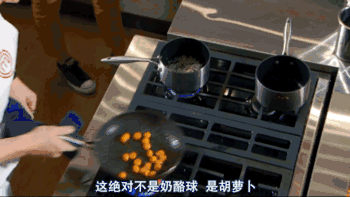 最后把烤得刚好金黄的鱼排放到配