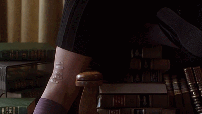 合拍的二人随即在办公室内上演各式大开眼戒的sm.