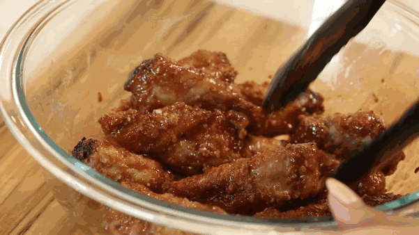 位居榜首的是 糖醋排骨(sweet and sour pork).