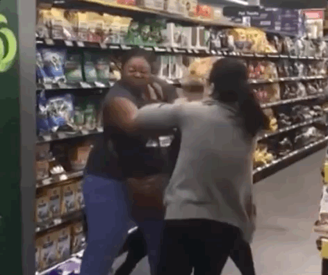 大部分的学校还在上着课,人们正常上下班,一切好像没有发生.