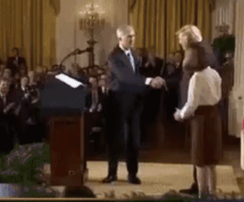 特朗普的握手神功竟然被加拿大帅哥总理化解了！