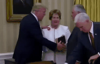 特朗普的握手神功,这次竟然没在习总面前上演(图)