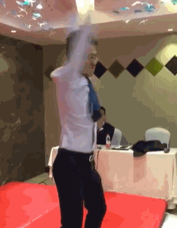 【gif特辑】年会大舞台,够胆你就来. - 笑段子大全 - 微信公众号文章