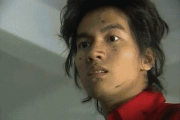 不敢见太阳，用剪刀剪自己的肉，她活成了幽灵少女？