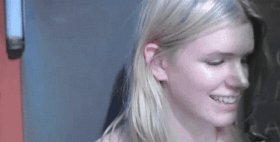 ▼紫外线下,你的脸其实一直在受伤害,然后 晒斑,色斑和皱纹就这样出来