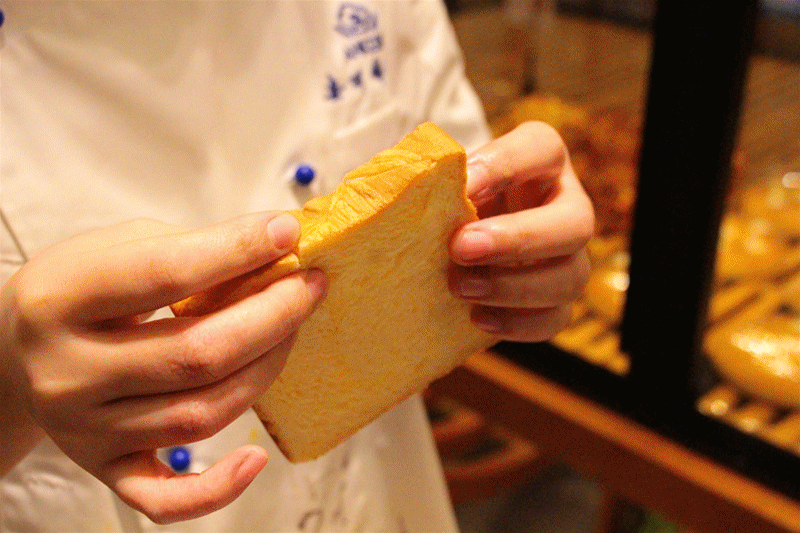 每天卖出两百包北海道吐司,还有花样欧包和蛋糕,我现在只想静静.