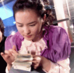 但是，女人的财富堆积水平，如同脂肪速度，通常是和年龄挂钩的。