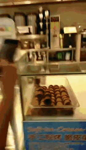 知名面包店内有活老鼠爬蛋卷 被要求销毁所有面包