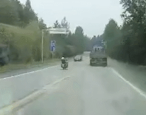 骑摩托作死干嘛要祸及家人?