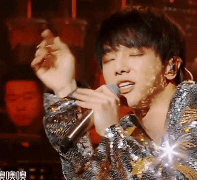 华晨宇成《歌手》第一美妆博主!粉丝求眼妆教程和眼影