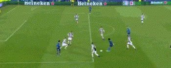 就冲这次停球我认他是世界第一左后卫