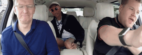 逗逼james corden开着车和tim cook玩儿起了carpool卡拉ok,这个叫做