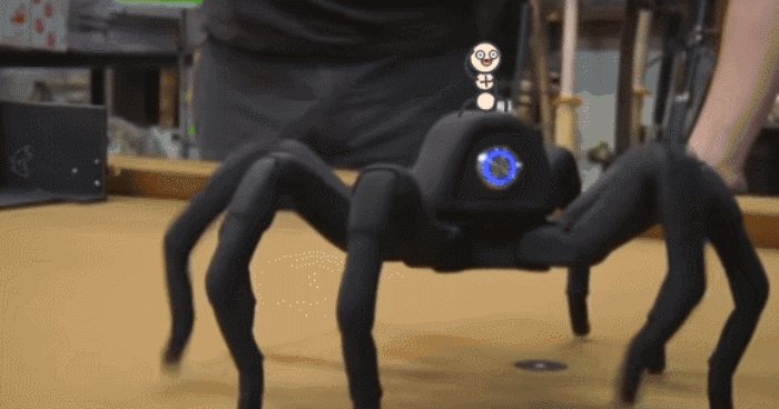 当然,最受网友们喜爱的,仍是moonchay制作的那些蠢萌日常小物涂鸦