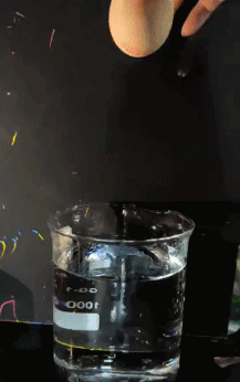 更进一步,利用三力平衡的几何关系,我们可以标出角度刻度,测出偏离的