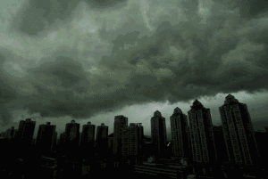 春雷炸响!厦门发布雷电预警,而且最高温飚至27℃.