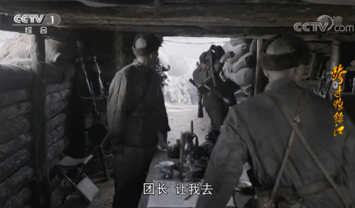 电线不够长怎么办?用身体连接电话线,电不死的中国通信兵