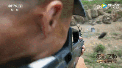 95步枪射击国产防弹插板,15米未击穿……|军情晚报