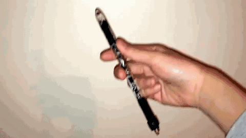 很多同学都会表演一下引以为豪的转笔. 但是大神手上的笔就.