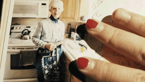 过去的六百天，这个年轻姑娘每天都住在别人家里