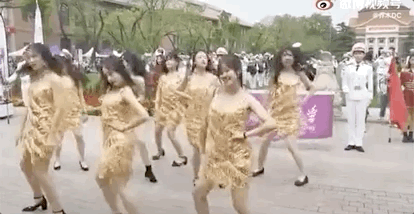 我也找来视频看了看.这些女孩到底跳了一段什么舞?
