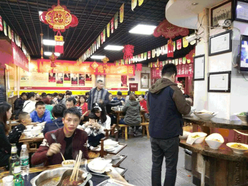 大学生创业卖串串，7年卖出10万斤后腿牛肉——屋头串串香 创业人物 第2张