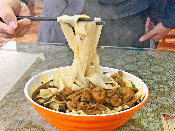 薄家烩面大碗10元肉真多,今天开业吃一碗送一碗!