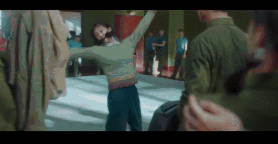 《芳华》的残酷真相:为什么父母拼命也要给孩子最好的