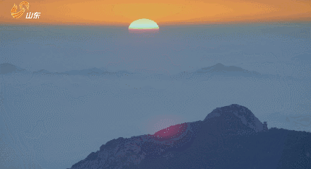 心中会升腾起一种神圣感与壮美风景相遇与大山对话抚摸每一个碑文