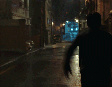 不过可惜的是,尽管影片前半段在剧情和氛围的营造上都很精致,但后半段