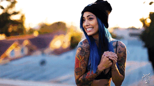 直到我看到了这个纹身大妞,她颠覆了我对一个地方的认识