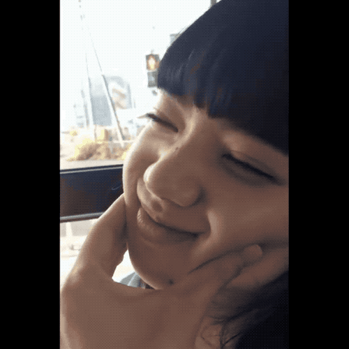 miumiu 平面广告 他也备受时尚界追崇 常常用最便宜的傻瓜相机让大牌