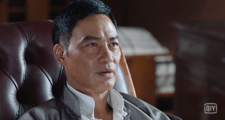 他身为 上海滩青帮大佬,名列上海滩四大堂口之首;市长跟前的红人;巡捕