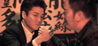 外人看来是觉得兄弟不应该这样,而是哪里有肖央哪里就应该有王太利.