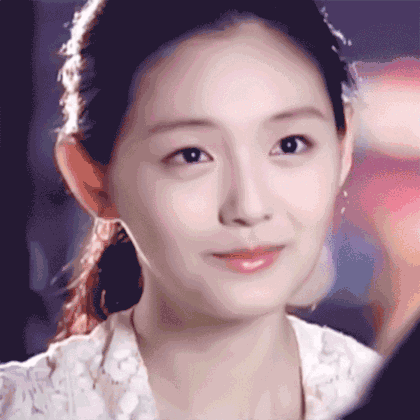 不敢见太阳，用剪刀剪自己的肉，她活成了幽灵少女？