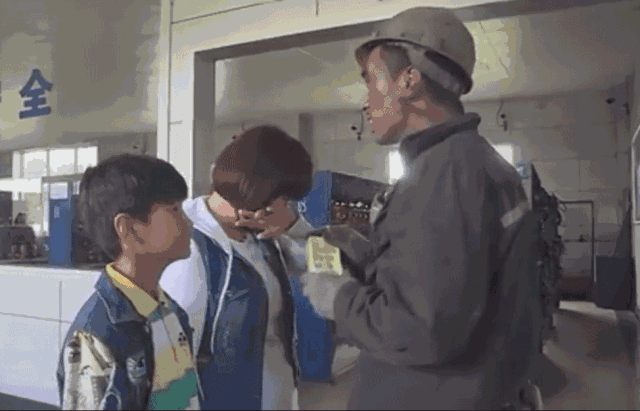生活在这个社会
