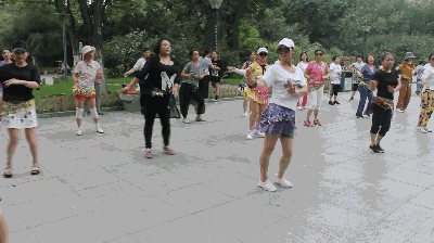 在迎泽公园跳过广场舞和鬼步舞 也都跳到了如火纯青的地步 之后,大爷
