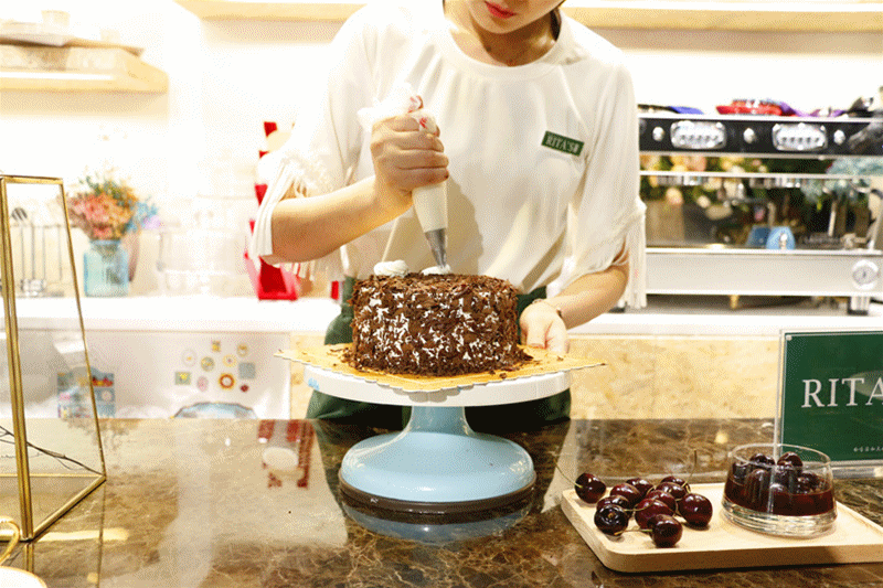 传说中今年最撩人的黑森林蛋糕,正宗德国风味,免费吃!