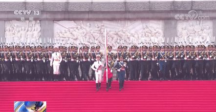 这就是中国排面!迎风40秒不眨眼的国旗护卫队