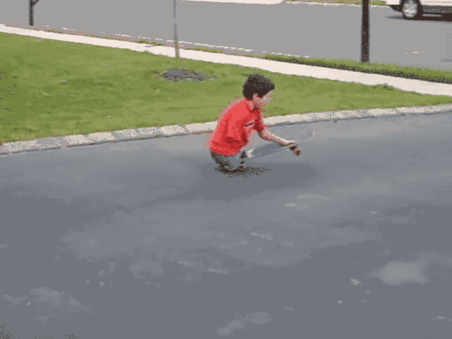 他还参加学校的摔跤比赛, 每一次都迎来掌声无数