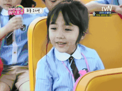 那时候的她是《彩虹幼儿园》里的颜值担当,是韩国最有名的混血儿,甚至