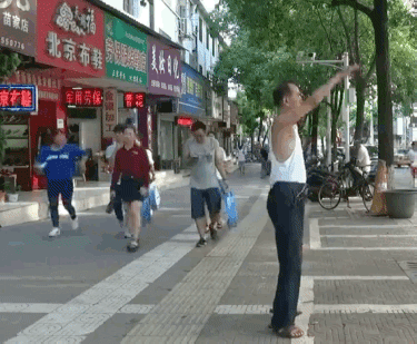 别以为我在甩手,我是在练易筋经|大象公会