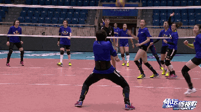 天津女排主教练 陈友泉 北京垫球的能力跟上海队相比有一些不太一样