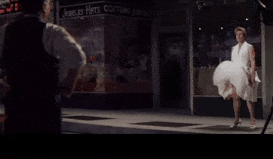 上楼,弯腰,蹲下,各种小心别走光,旋转,跳跃,劈叉,通通不能做,整个人像