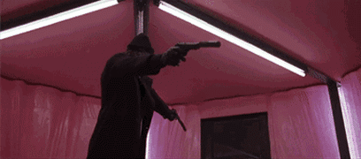 胆大包天敢乱枪扫射黑帮老巢.