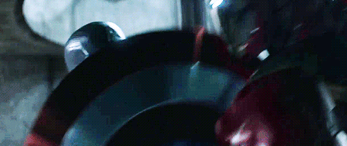 同时,这些超级英雄也是不可控制的,政府之间就有人提出要对复联进行