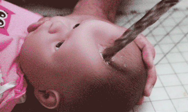在外國,每生產(chǎn)一瓶白蘭地就要消耗一個(gè)嬰兒! 在外國,每生產(chǎn)一瓶白蘭地就要消耗一個(gè)嬰兒!